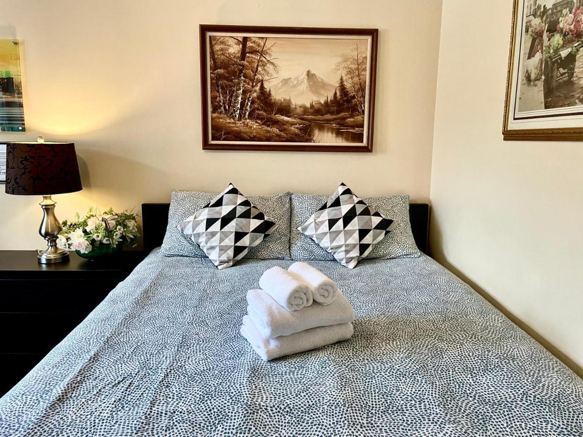 Perfect Home-Private Washrooms,Free Parking,High Speed Net トロント エクステリア 写真