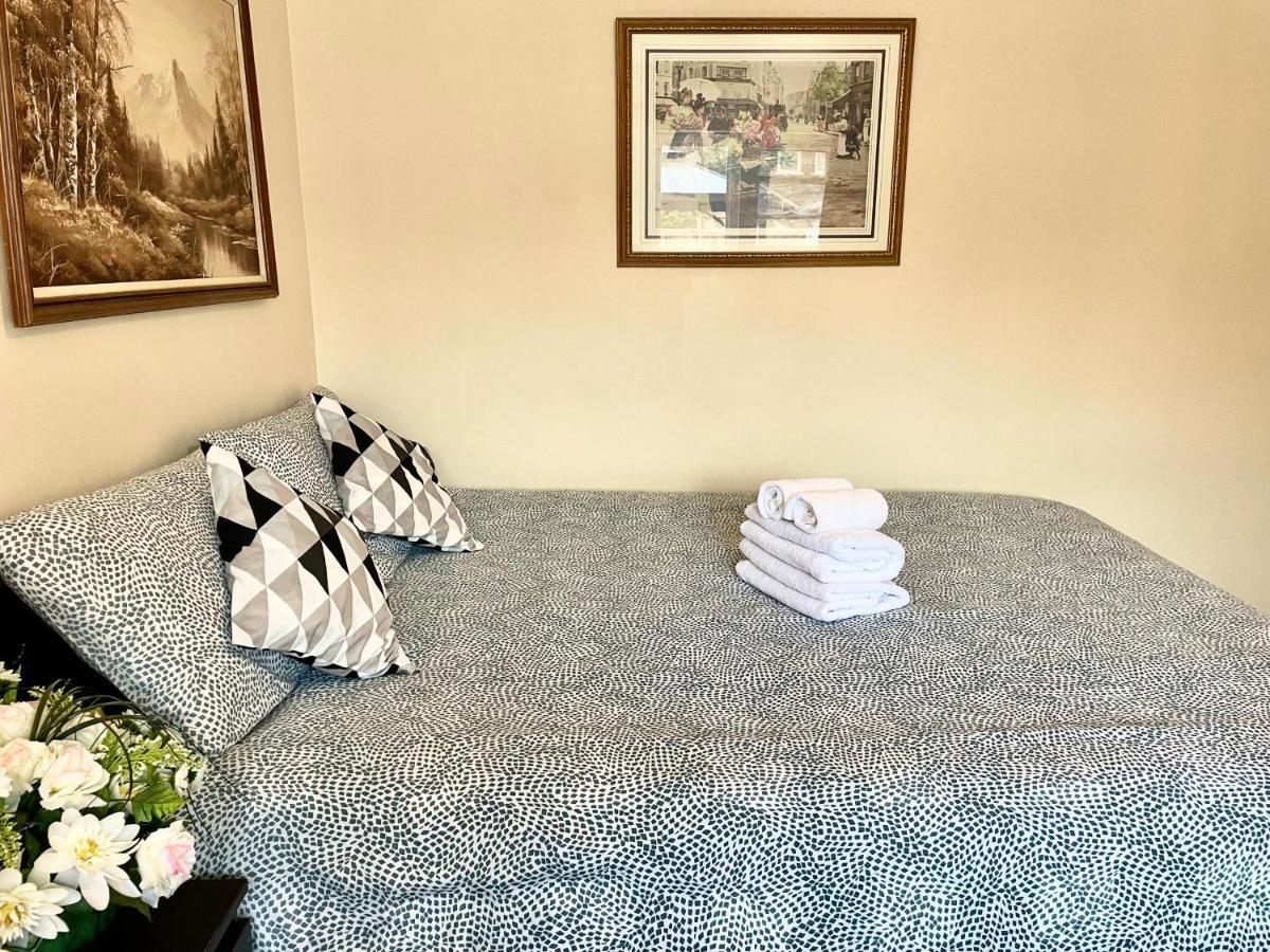 Perfect Home-Private Washrooms,Free Parking,High Speed Net トロント エクステリア 写真