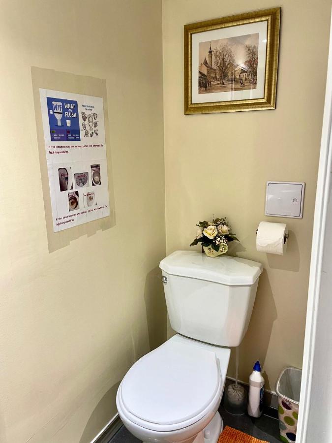 Perfect Home-Private Washrooms,Free Parking,High Speed Net トロント エクステリア 写真