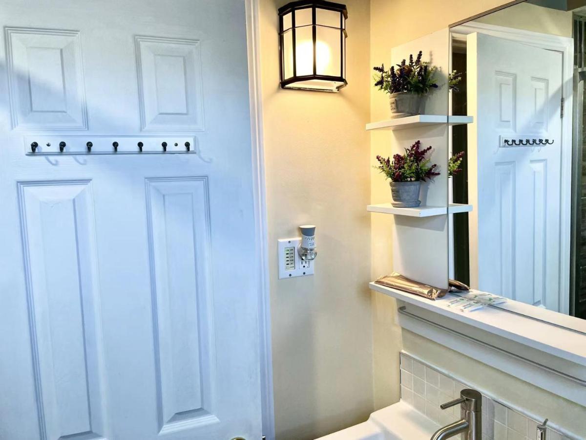 Perfect Home-Private Washrooms,Free Parking,High Speed Net トロント エクステリア 写真