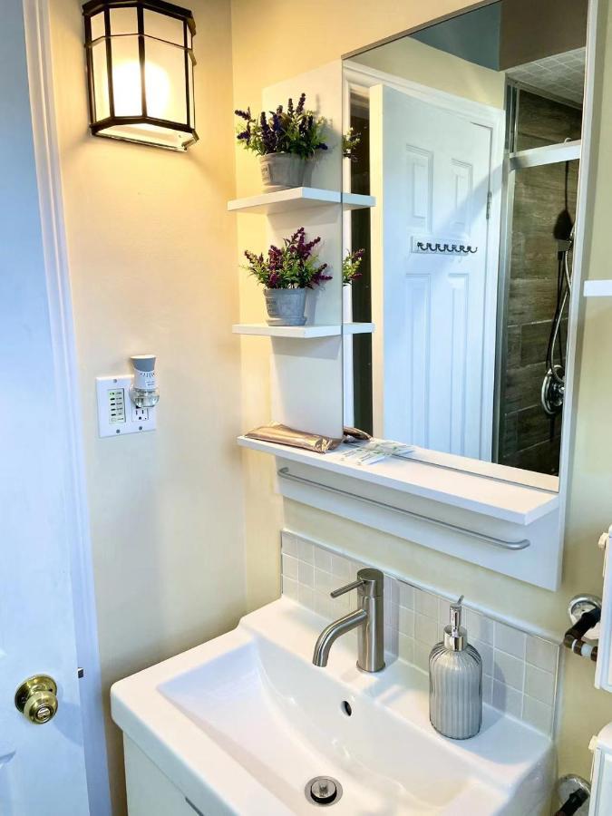 Perfect Home-Private Washrooms,Free Parking,High Speed Net トロント エクステリア 写真