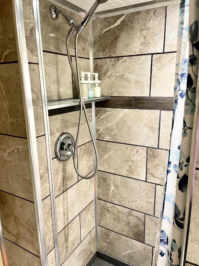 Perfect Home-Private Washrooms,Free Parking,High Speed Net トロント エクステリア 写真