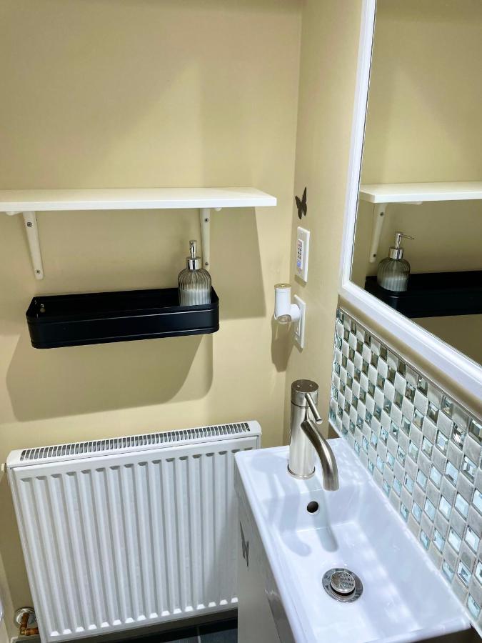Perfect Home-Private Washrooms,Free Parking,High Speed Net トロント エクステリア 写真