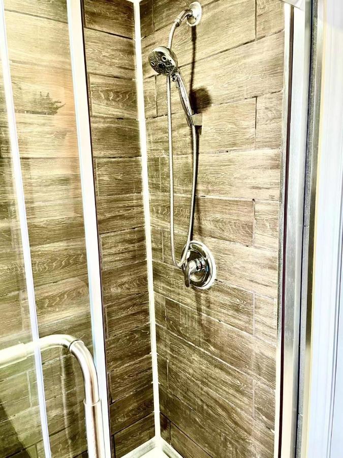 Perfect Home-Private Washrooms,Free Parking,High Speed Net トロント エクステリア 写真