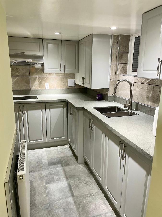 Perfect Home-Private Washrooms,Free Parking,High Speed Net トロント エクステリア 写真