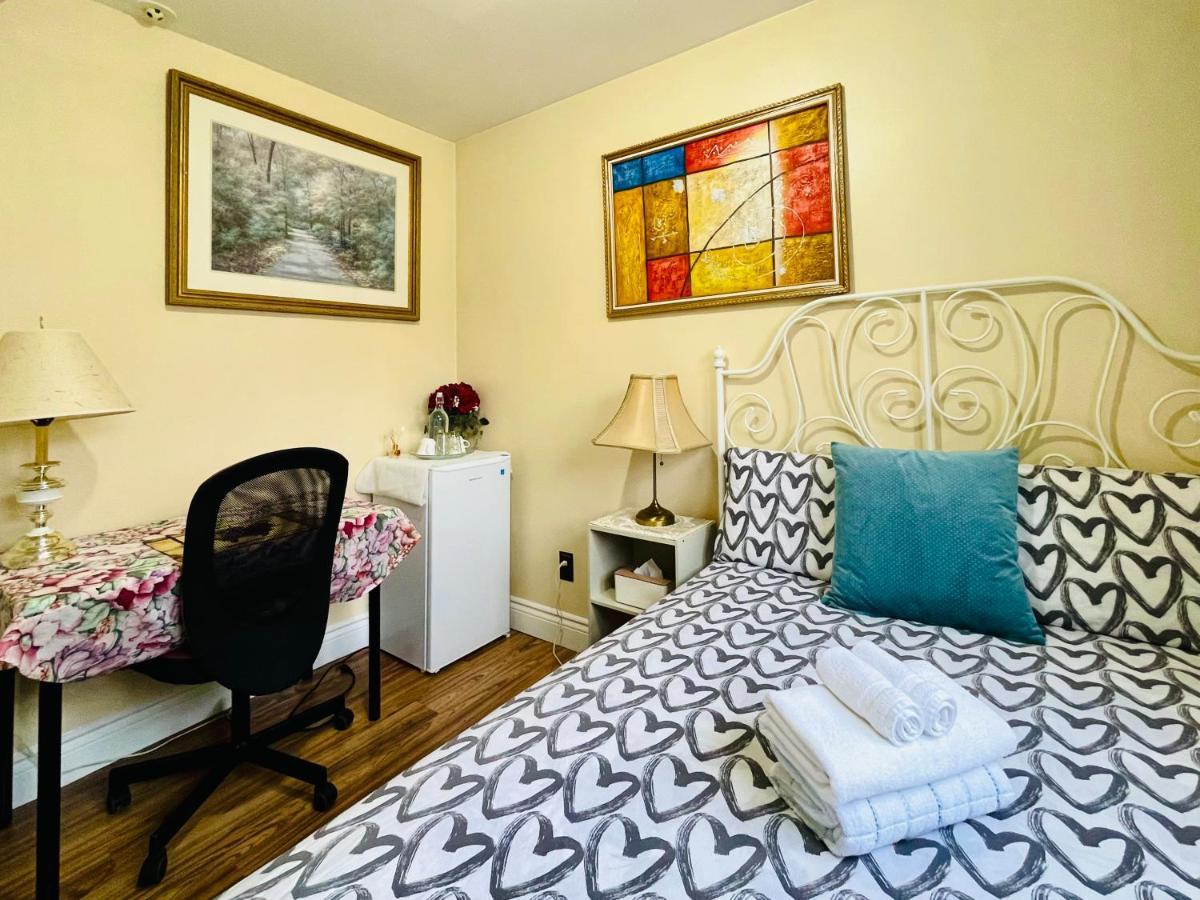 Perfect Home-Private Washrooms,Free Parking,High Speed Net トロント エクステリア 写真