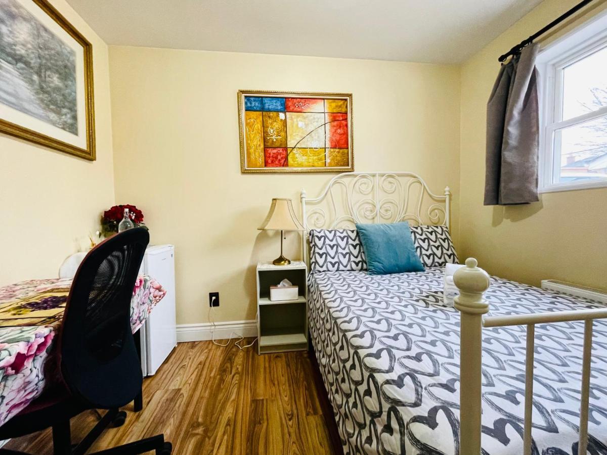 Perfect Home-Private Washrooms,Free Parking,High Speed Net トロント エクステリア 写真