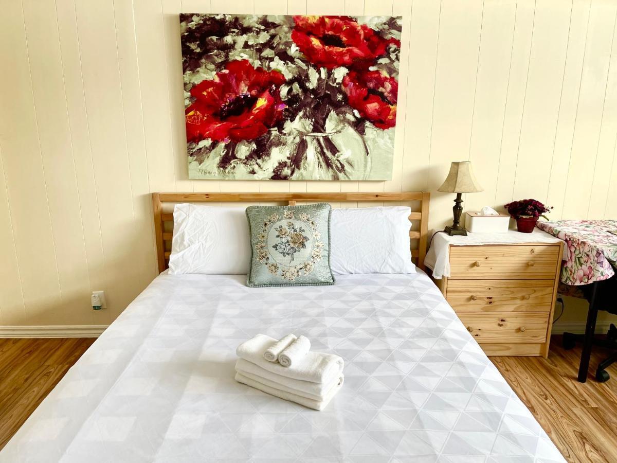 Perfect Home-Private Washrooms,Free Parking,High Speed Net トロント エクステリア 写真