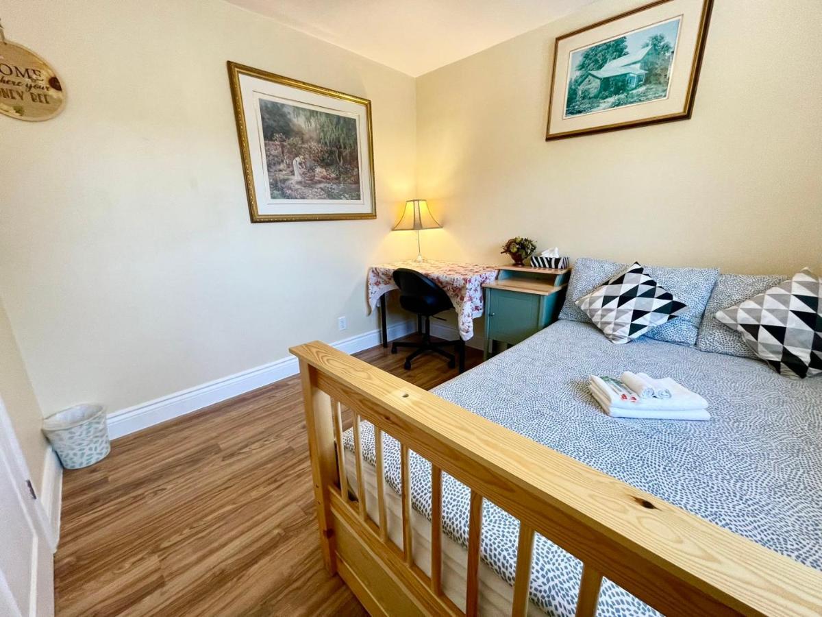 Perfect Home-Private Washrooms,Free Parking,High Speed Net トロント エクステリア 写真